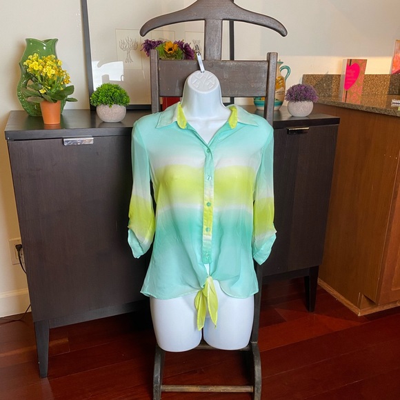 Ombré Button Down Top - Picture 4 of 16